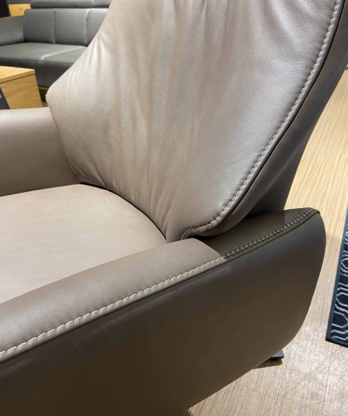 Interliving Sessel 4520 Sattel bequemer Ledersessel Kontrastnaht elegant klassisch wohnen drehbar