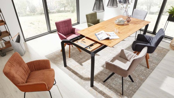 Interliving Design-Tisch 5111 Eiche Hochwertiger Esstisch Holz Massivholz ausziehbar erweiterbar mit Rollen Metallgestell schwarz