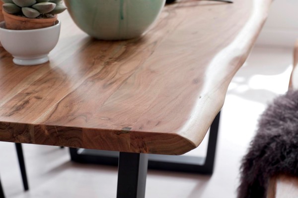 MCA Direkt Esstisch Calabria Akazie Esstisch Massivholztisch Tischplatte Akazie Massivholz Tisch Industriedesign robust Metallgestell
