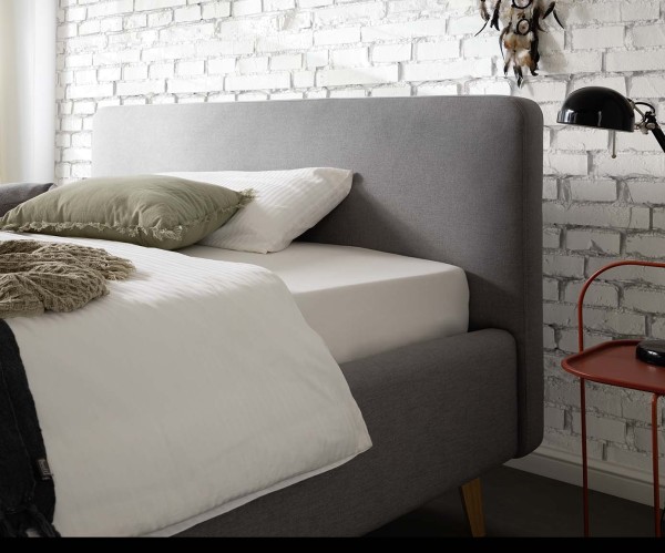Meise Möbel Polsterbett Mattis Aspen Hellgrau gepolstertes Bett mit mittelhohem Kopfteil hellgrauer Stoffbezug 140x200 cm