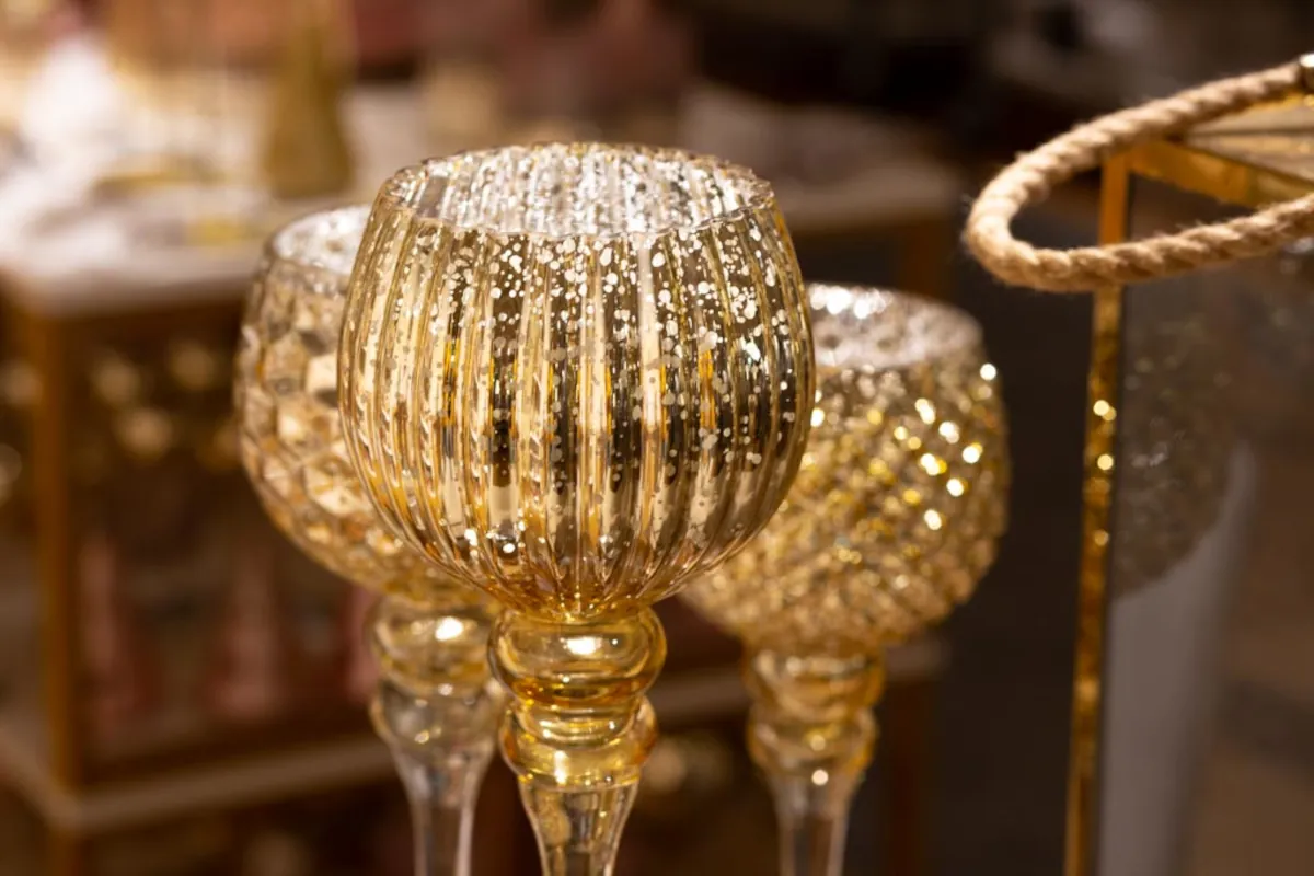 trend-weihnachtszauber-weihnachtsgeschirr-weihnachtsporzellan-prunkvolle-glaeser-glas-trinkglas-gold