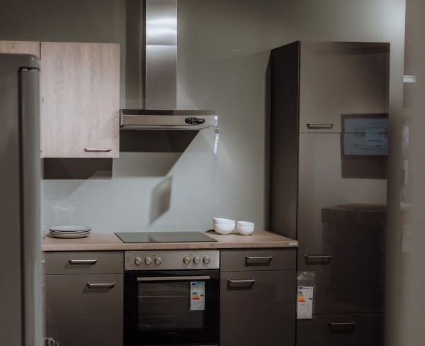 Nobilia Einbauküche Flash Schiefergrau Winkelküche mit Hängern und Hochschrankelement kleiner Küchenraum