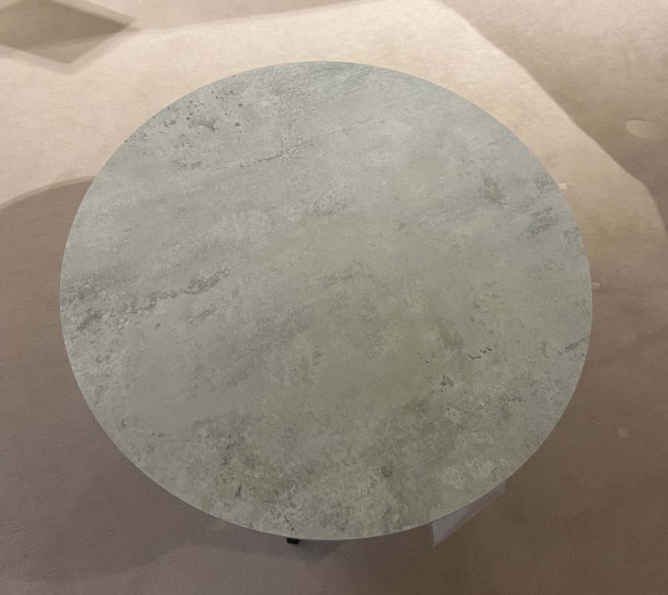 Interliving Couchtisch 6202 Beton/Schwarz 55 cm Durchmesser Couchtisch Beistelltisch Betonoptik Keramik