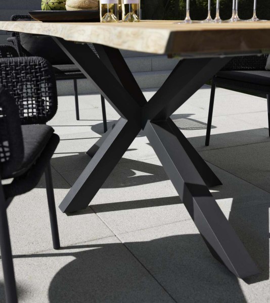 Interliving Tisch 7002 Teak Gartentisch mit breitem X-Fuß X-Gestell aus Metall Anthrazit modern Outdoor Möbel