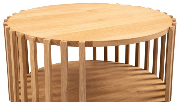 M2 Kollektion Couchtisch Mats 2 Wildeiche massiver Tisch rollbar Wohnzimmer Stabdesign Holz ästhetisches Möbelstück runder Tisch Ablagefläche