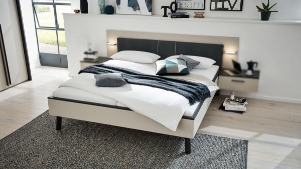 Interliving Schlafzimmer 1014 Grau Bett modern Polsterkopfteil Textilleder zeitlos Doppelbett