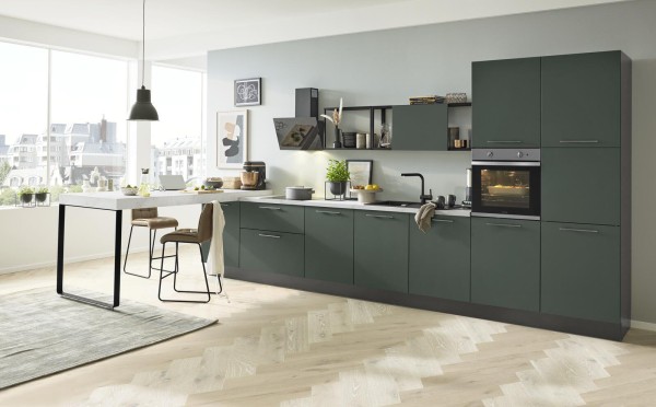 Interliving Einbauküche 3059 Black Green moderne Küche schwarzgrüne Fronten Küchenzeile mit Ansetztisch Bar-Tisch Industrial Stil elegantes Küchendesign