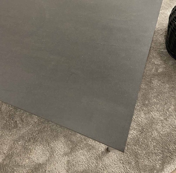 Interliving Couchtisch 6201 Basalto minimalistischer Couchtisch Wohnzimmertisch dunkle Tischplatte Keramik