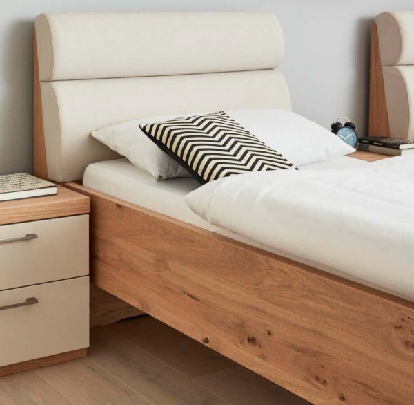 Interliving Luxus-Einzelbett 1018 Balkeneiche/Sand Bett mit Polsterkopfteil gepolstertes Kopfteil Komfort bequem